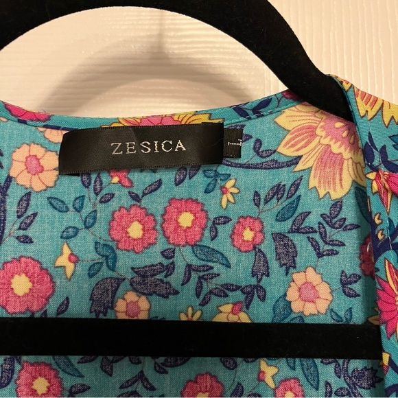 True wrap dress with ruffle hem - Picture 4 of 6